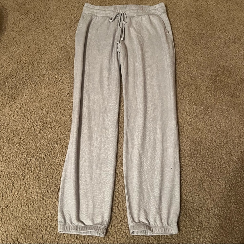 Beyond Yoga Living Easy Sweatpants in Gray Leopard